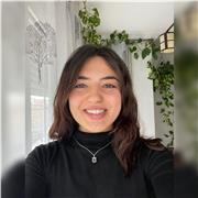 Soy educadora infantil, pero me encuentro en cuarto curso de la carrera de Educación Infantil y Pedagogía.